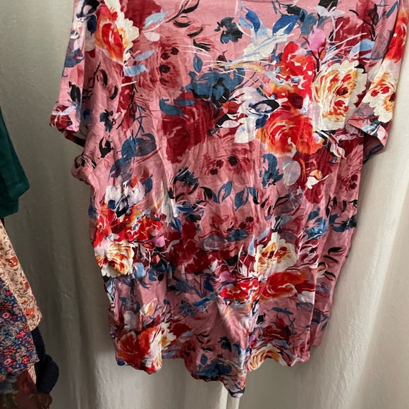 Lovely floral Torrid t-shirt - Picture 3 of 5